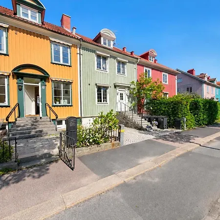 4 Bedroom Townhouse Near Liseberg With Free Parking For Families And Companies بيت للعطل غوتنبرغ