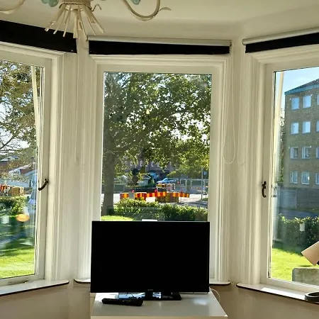 Huge Workers & Family With 3 Floors 2 Kitchens & 3 Bathrooms