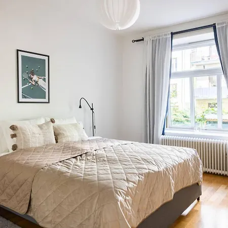 Prime Spot King Bed Spacious & Calm Coffee