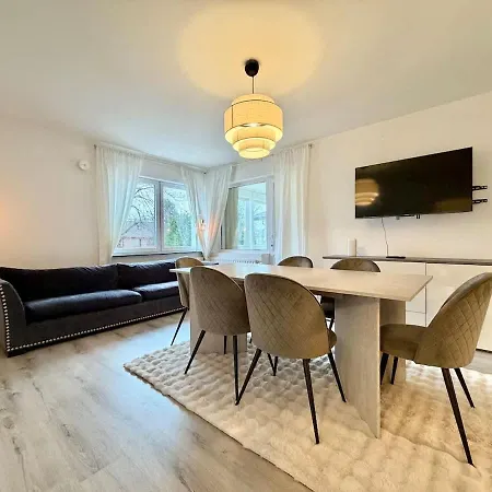 5 Bedroom With Tv In Each Near Volvo With Free Parking Apartmán Göteborg