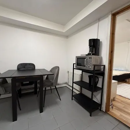 1 Bedroom Near Volvo With 2 Beds And Free Parking *