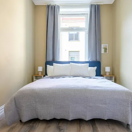 Urban Oasis King Bed Smart Tv Coffee Wifi