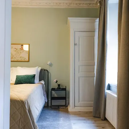 Urban Retreat In Vasastan Avenyn, Parks & Coffee