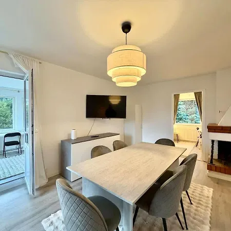 5 Bedroom With Tv In Each Near Volvo With Free Parking * Göteborg