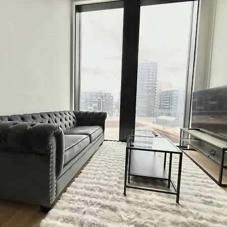 Luxury 2 Bedroom With Access To & Gym Apartmán