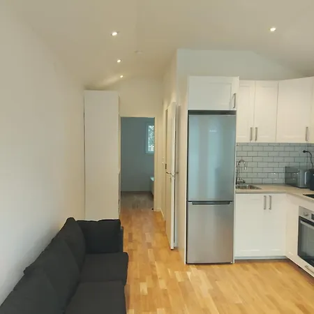Very Comfortable Tiny House Close To Froelunda Shopping And * 예테보리