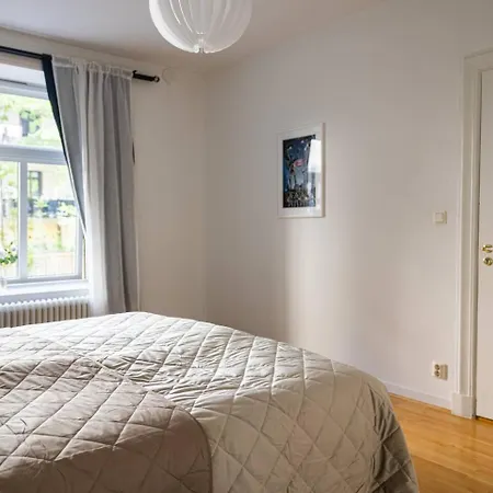 Prime Spot King Bed Spacious & Calm Coffee
