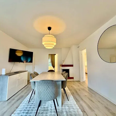 Apartmán 5 Bedroom With Tv In Each Near Volvo With Free Parking Göteborg