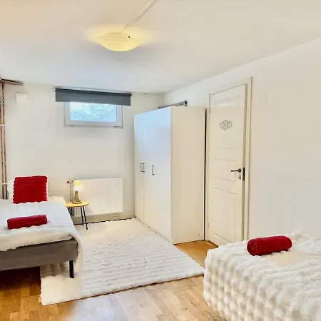 2 Bedroom With 4 Beds For Workers Near Volvo Free Parking * Göteborg
