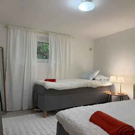 2 Bedroom With 4 Beds For Workers Near Volvo Free Parking