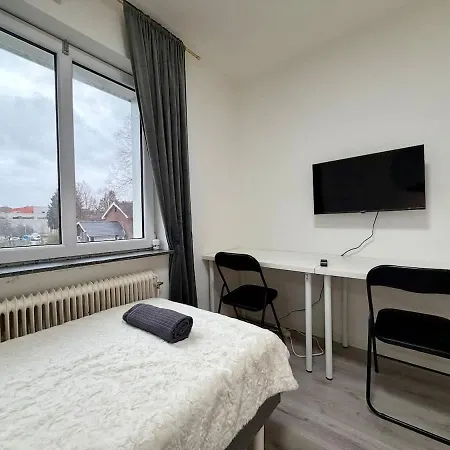 Apartmán For Workers With 4 Bedrooms Free Parking And Tv In Each