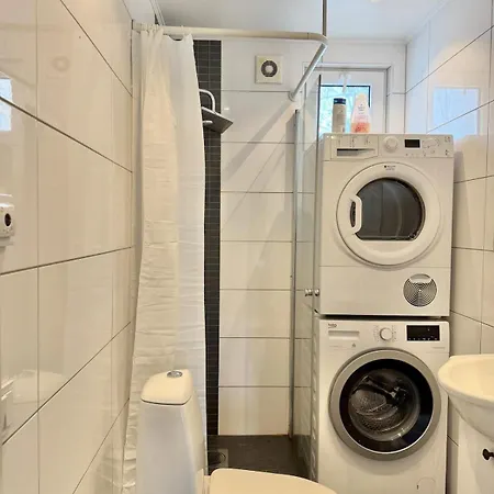 3 Bedroom With 6 Beds For Workers And Families Free Parking