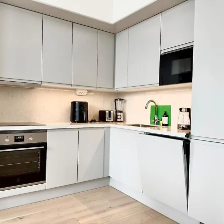 Luxury 2 Bedroom With Access To & Gym Apartmán