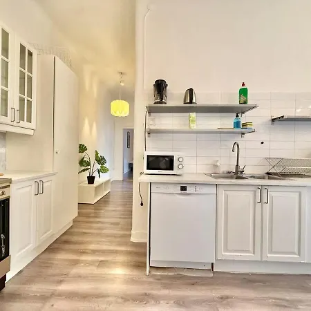 Vasagatan 2-bed Apartment, 4 Beds & 4 Desks 2 Min To Avenyn *