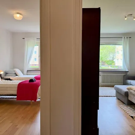 Workers & Family Homes Modern 2br With Free Parking 10 Min To Volvo