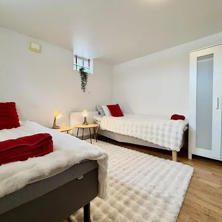 2 Bedroom With 4 Beds For Workers Near Volvo Free Parking
