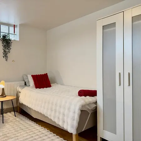 2 Bedroom With 4 Beds For Workers Near Volvo Free Parking *