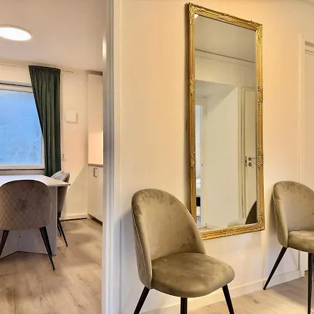 Apartmán For Workers With 4 Bedrooms Free Parking And Tv In Each Göteborg