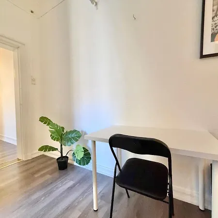 Vasagatan 2-bed Apartment, 4 Beds & 4 Desks 2 Min To Avenyn *
