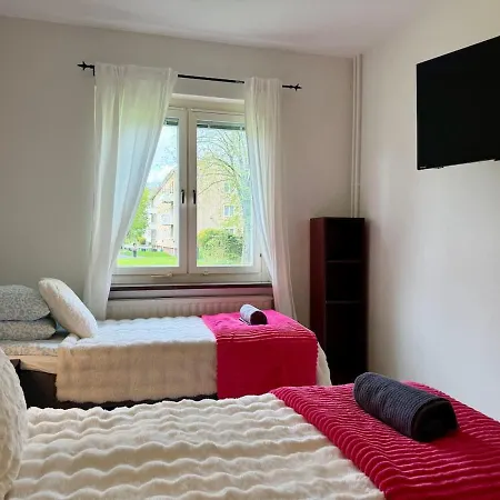 Workers & Family Homes Modern 2br With Free Parking 10 Min To Volvo Göteborg
