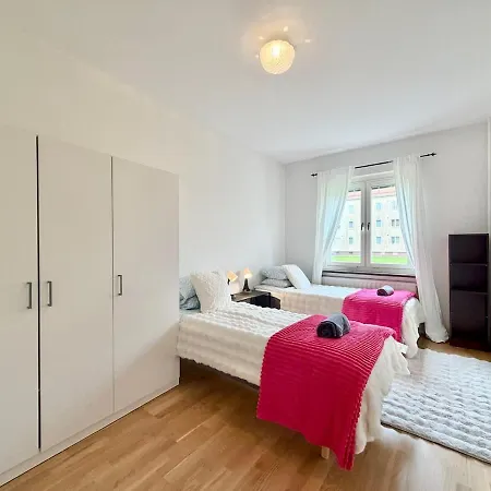 Workers & Family Homes Modern 2br With Free Parking 10 Min To Volvo Apartmán