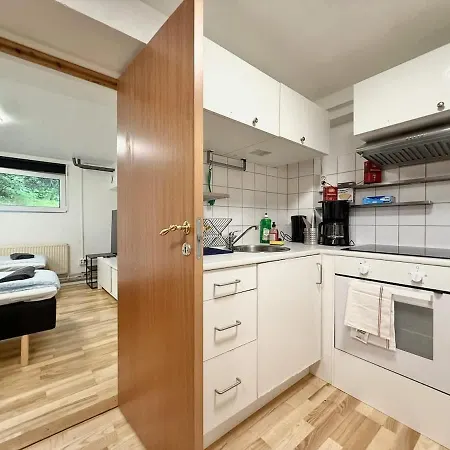 1 Bedroom Near Volvo With 2 Beds And Free Parking *