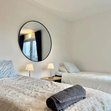 Apartmán For Workers With 4 Bedrooms Free Parking And Tv In Each