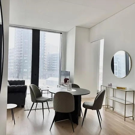 Luxury 2 Bedroom With Access To & Gym Apartmán