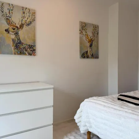 Apartmán Workers And Family 7 Private Bedrooms Sleeps 16 *