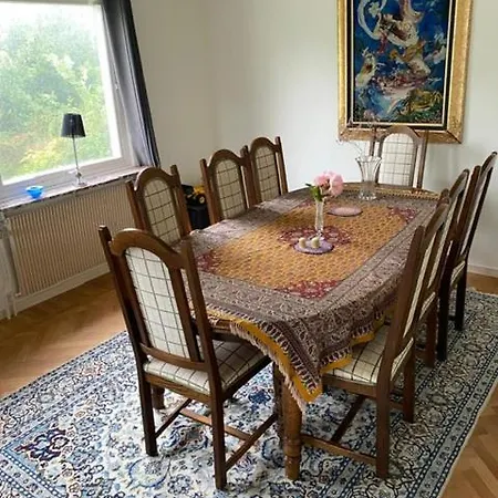 Floor 2, 0ne To Five People *