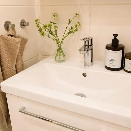 Fresh Bright Hideaway In Göteborg