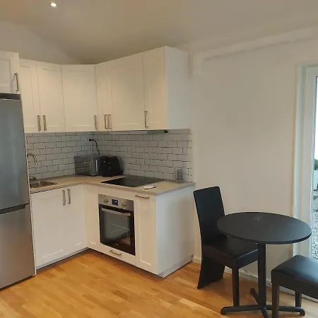 Very Comfortable Tiny House Close To Froelunda Shopping And * 예테보리