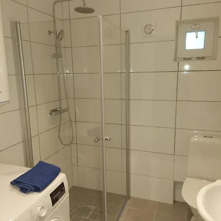 Very Comfortable Tiny House Close To Froelunda Shopping And 아파트 *