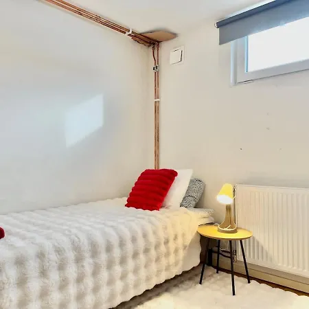 2 Bedroom With 4 Beds For Workers Near Volvo Free Parking * Göteborg