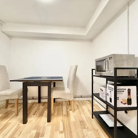 Apartmán 1 Bedroom Near Volvo With 2 Beds And Free Parking *