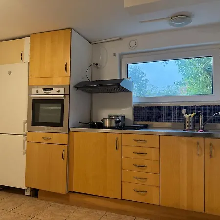 Daire 2 Bedroom With 4 Beds For Workers Near Volvo Free Parking Göteborg
