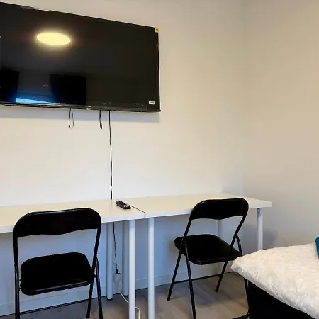 Apartmán For Workers With 4 Bedrooms Free Parking And Tv In Each