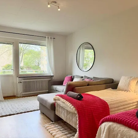 Workers & Family Homes Modern 2br With Free Parking 10 Min To Volvo Göteborg
