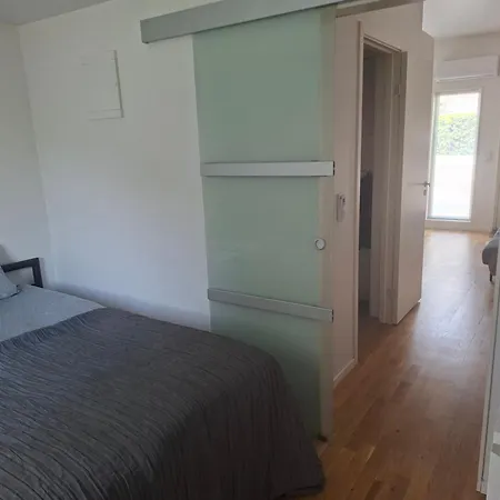 Very Comfortable Tiny House Close To Froelunda Shopping And 아파트 *