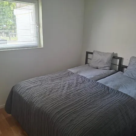 Very Comfortable Tiny House Close To Froelunda Shopping And * 예테보리