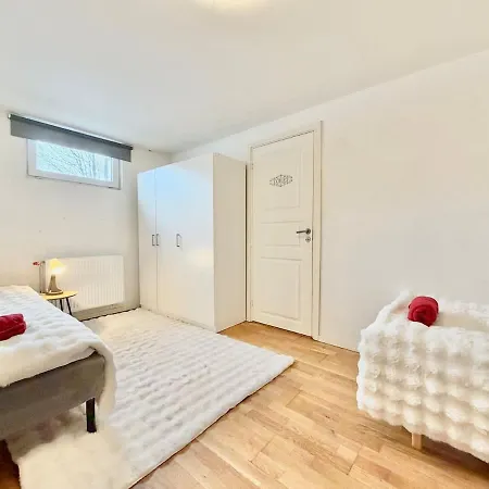 Apartmán 2 Bedroom With 4 Beds For Workers Near Volvo Free Parking *