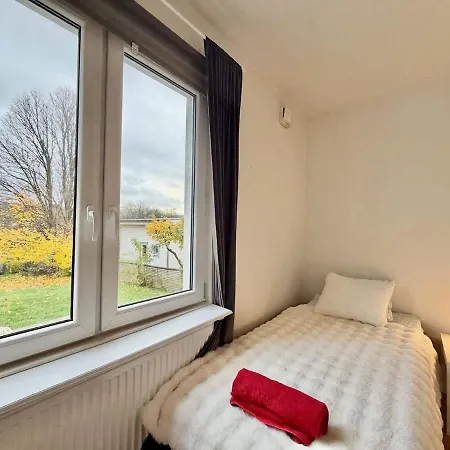 3 Bedroom With 6 Beds For Workers And Families Free Parking *