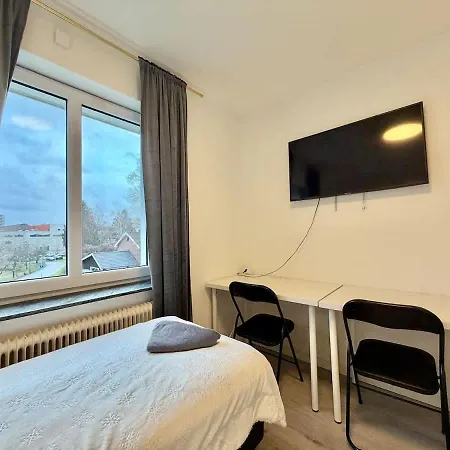 Apartmán For Workers With 4 Bedrooms Free Parking And Tv In Each
