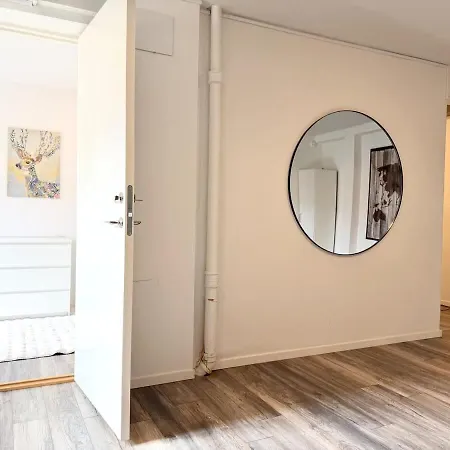 Apartmán Workers And Family 7 Private Bedrooms Sleeps 16 *