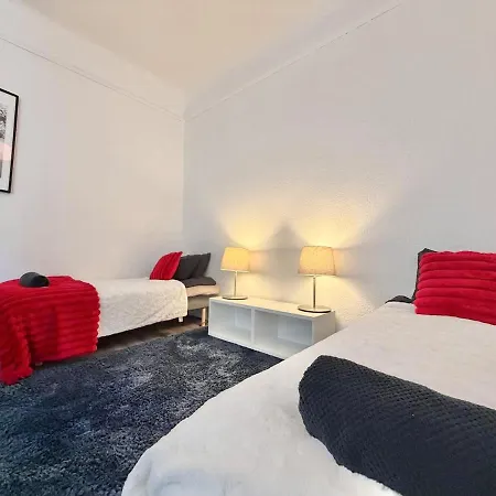 Vasagatan 2-bed Apartment, 4 Beds & 4 Desks 2 Min To Avenyn Göteborg