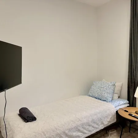 5 Bedroom With Tv In Each Near Volvo With Free Parking * Göteborg