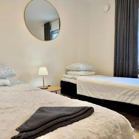 Apartmán For Workers With 4 Bedrooms Free Parking And Tv In Each Göteborg
