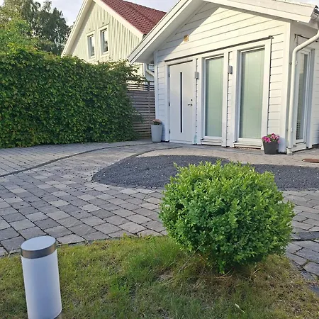 아파트 Very Comfortable Tiny House Close To Froelunda Shopping And