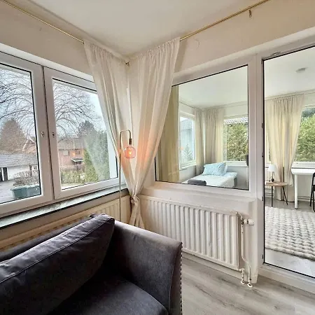 5 Bedroom With Tv In Each Near Volvo With Free Parking Apartmán