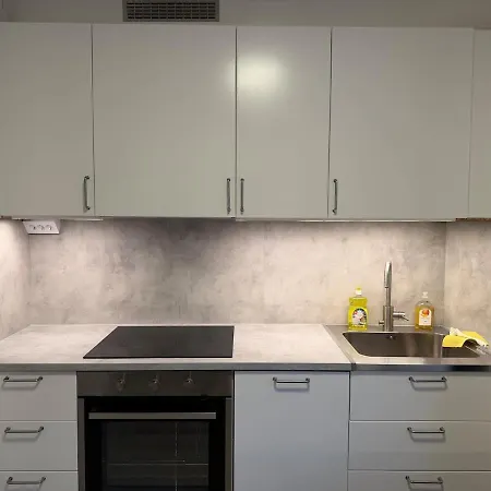 5 Bedroom With Tv In Each Near Volvo With Free Parking Apartmán